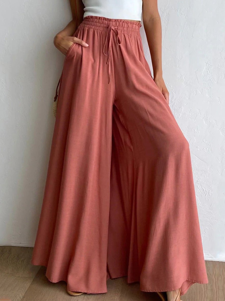 Effortlessly Elegant Pants with a Timeless Design