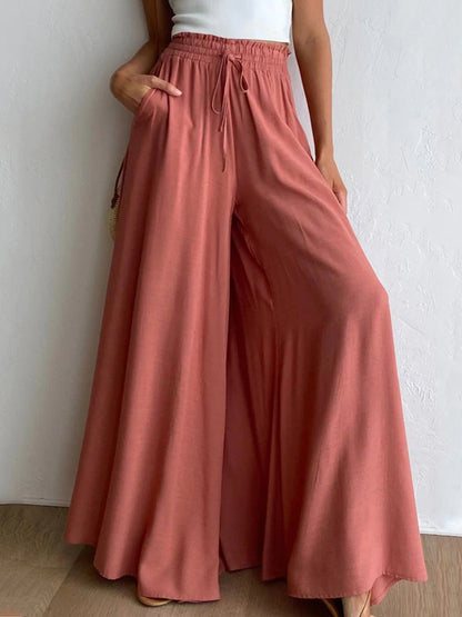Effortlessly Elegant Pants with a Timeless Design
