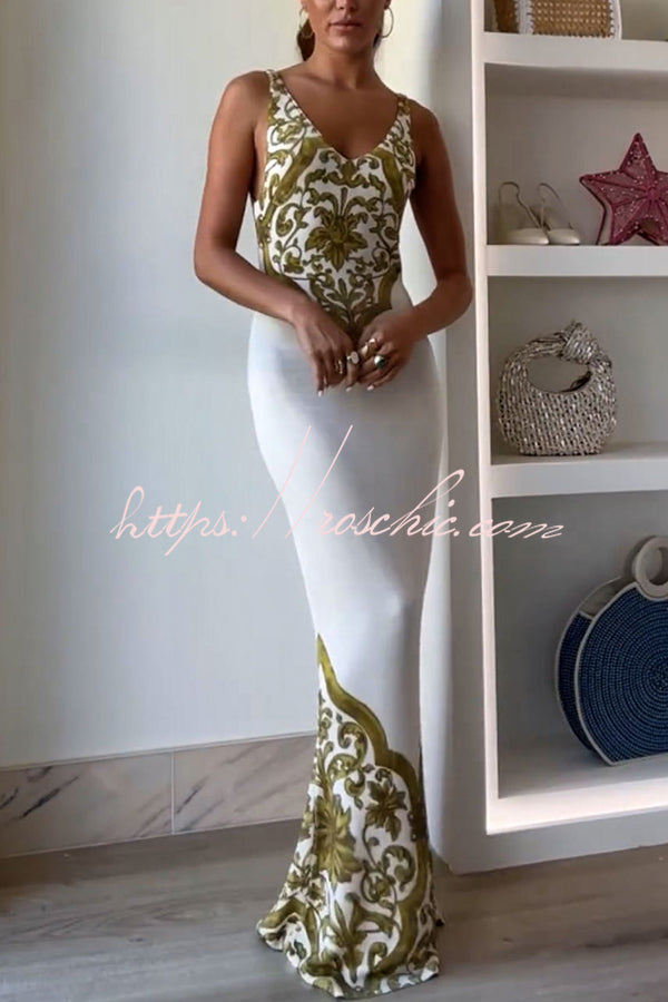 Well Tailored Dress with a Graceful Silhouette
