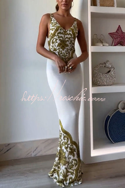 Well Tailored Dress with a Graceful Silhouette