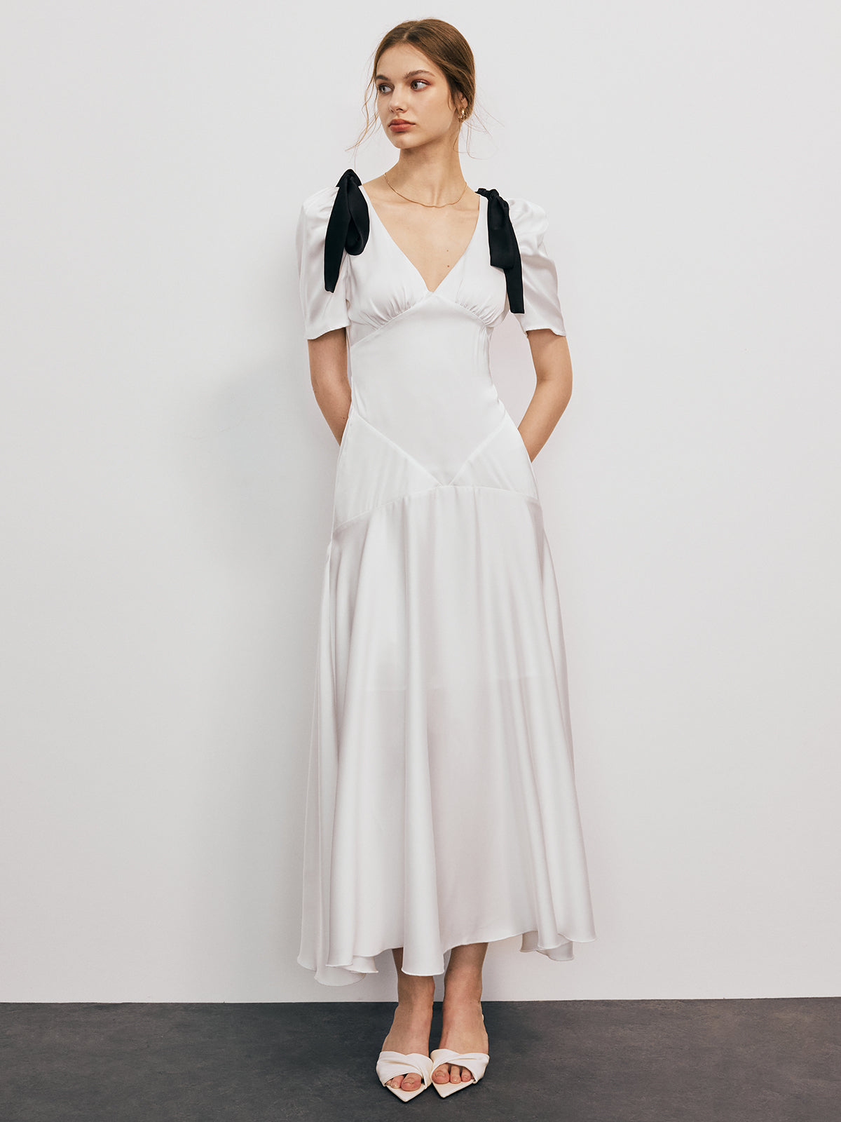 Well Tailored Dress with a Graceful Silhouette