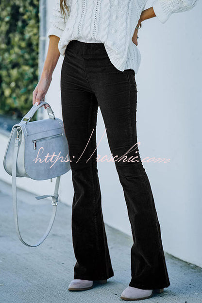 Effortlessly Elegant Pants with a Timeless Design