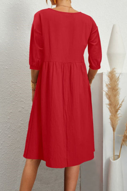 Effortlessly Elegant Dress with a Timeless Design