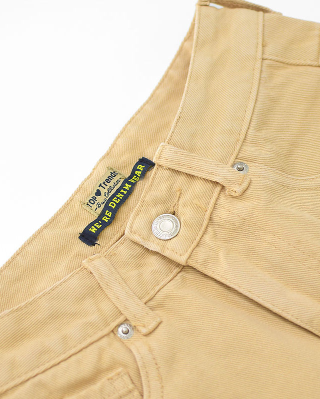 Effortlessly Elegant Pants with a Timeless Design