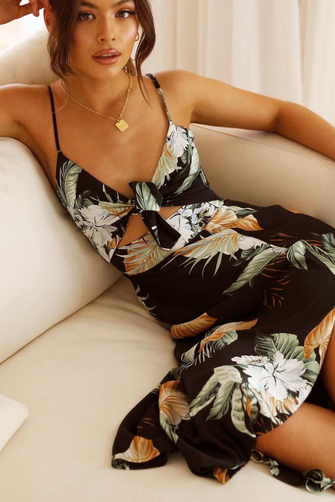 Effortlessly Elegant Dress with a Timeless Design