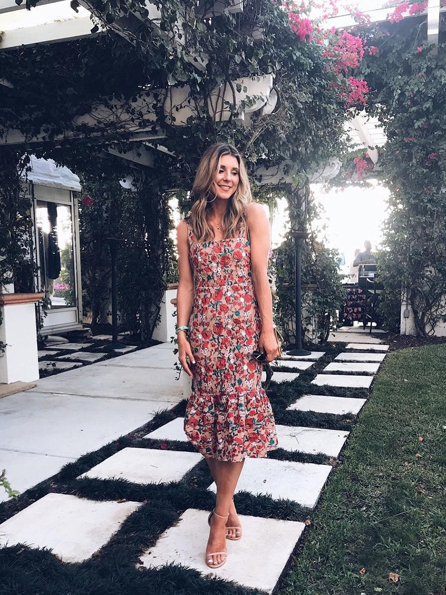 Gracefully Styled Dress for Any Occasion
