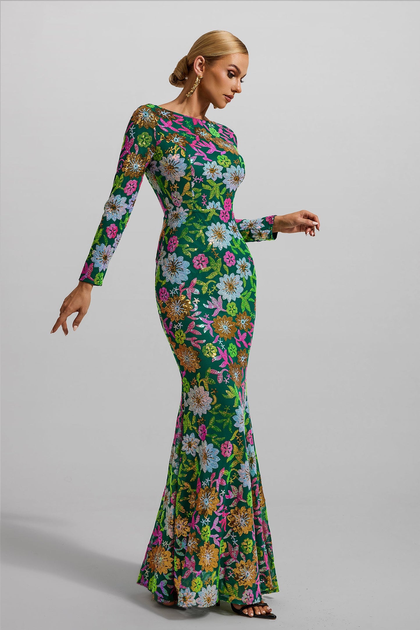 Beautifully Finished Dress in a Timeless Design