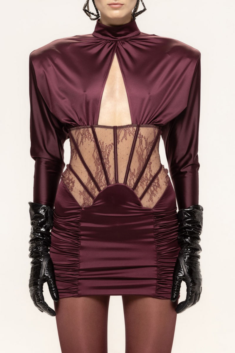 Well Tailored Dress with a Graceful Silhouette