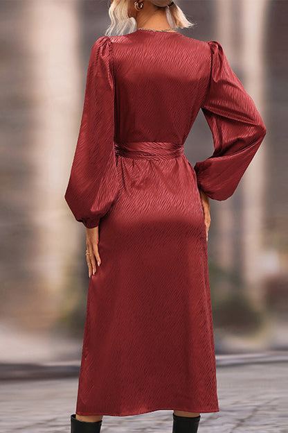 Well Tailored Dress with a Graceful Silhouette