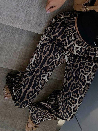 Effortlessly Elegant Pants with a Timeless Design