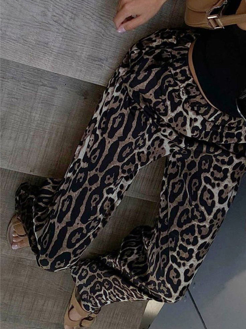 Effortlessly Elegant Pants with a Timeless Design