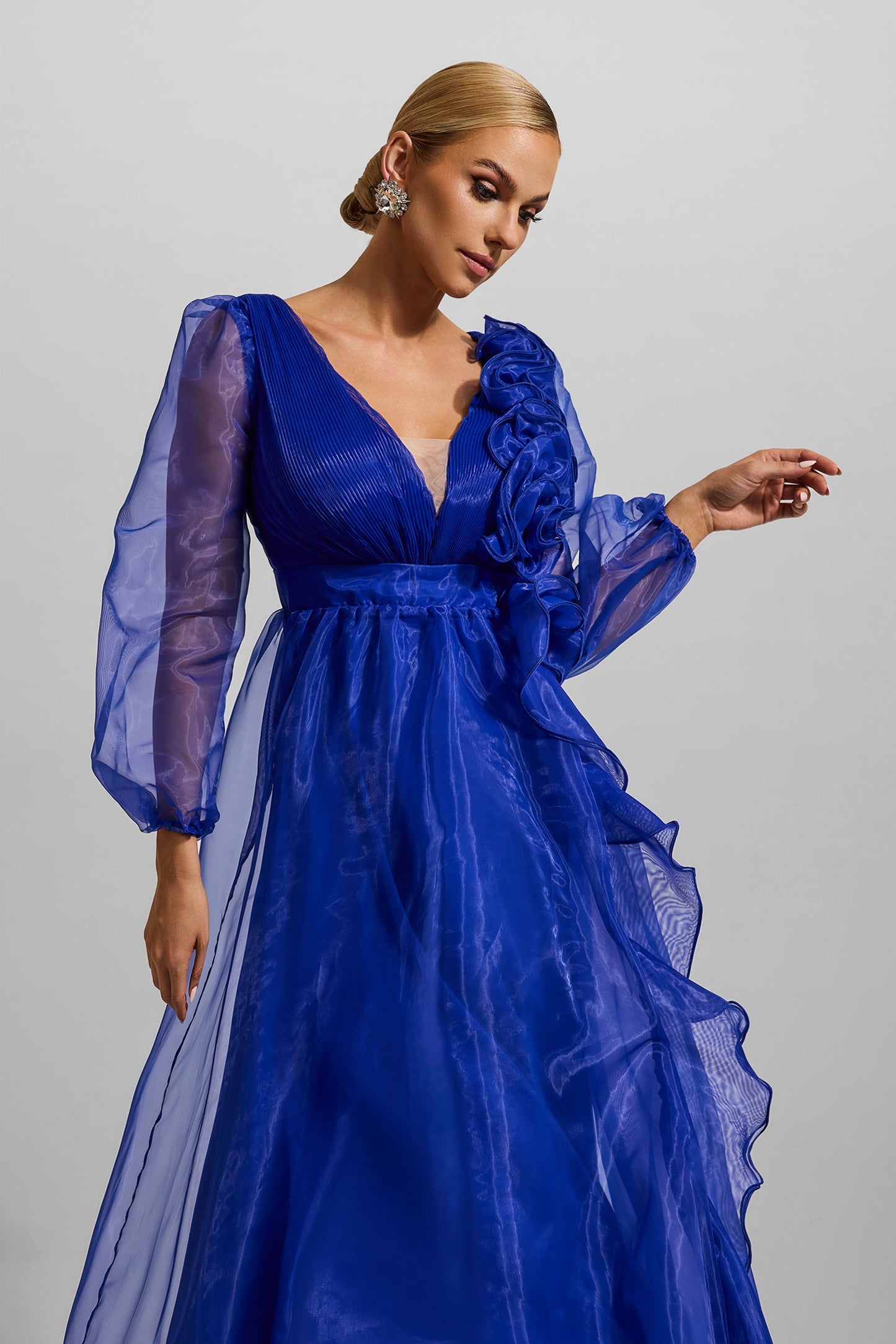 Well Tailored Dress with a Graceful Silhouette