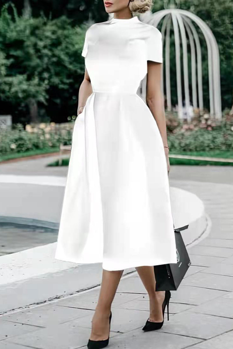 Effortlessly Elegant Dress with a Timeless Design