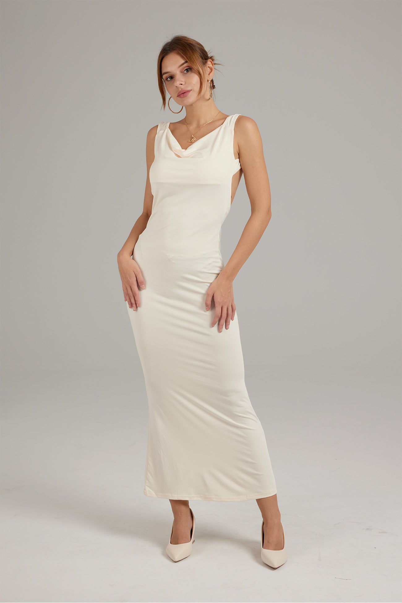 Well Tailored Dress with a Graceful Silhouette