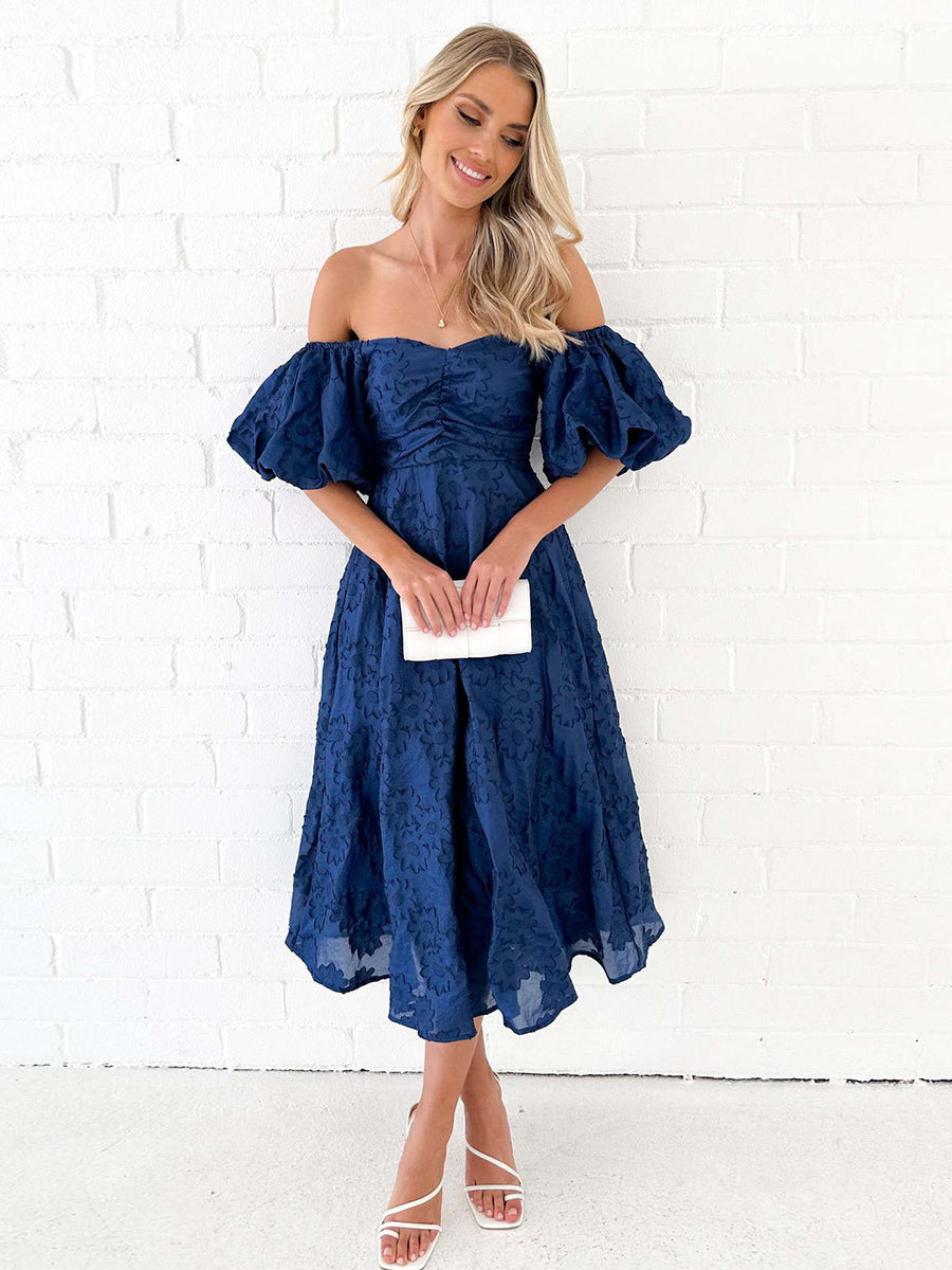 Well Tailored Dress with a Graceful Silhouette
