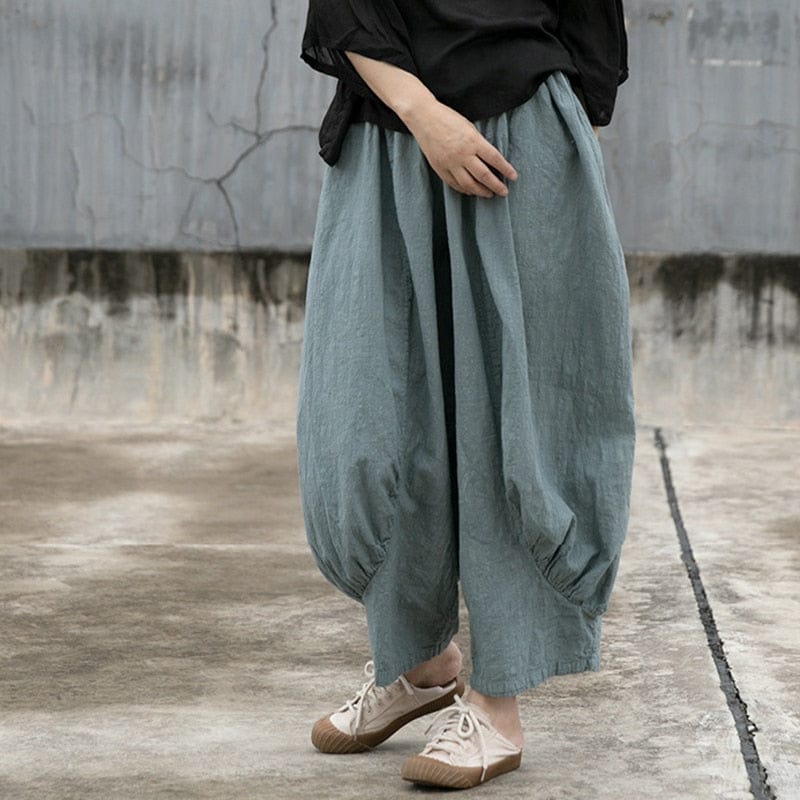 Effortlessly Elegant Pants with a Timeless Design