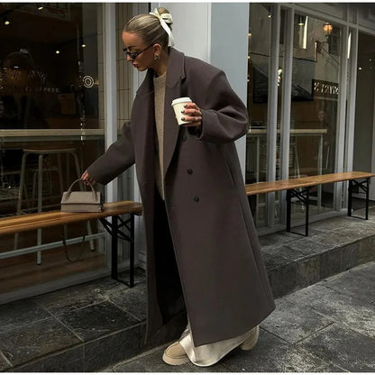 Effortlessly Elegant Coat with a Timeless Design