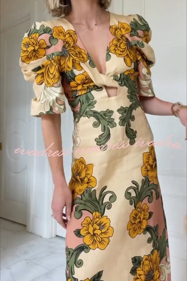 Effortlessly Elegant Dress with a Timeless Design