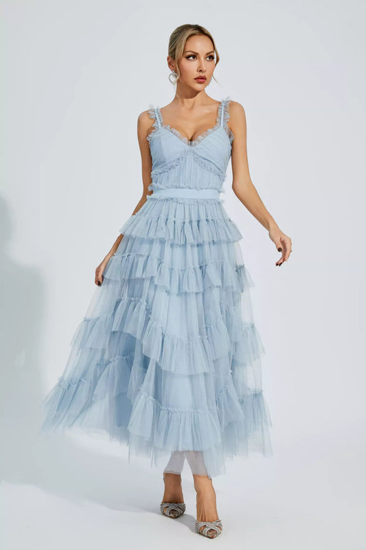 Well Tailored Dress with a Graceful Silhouette