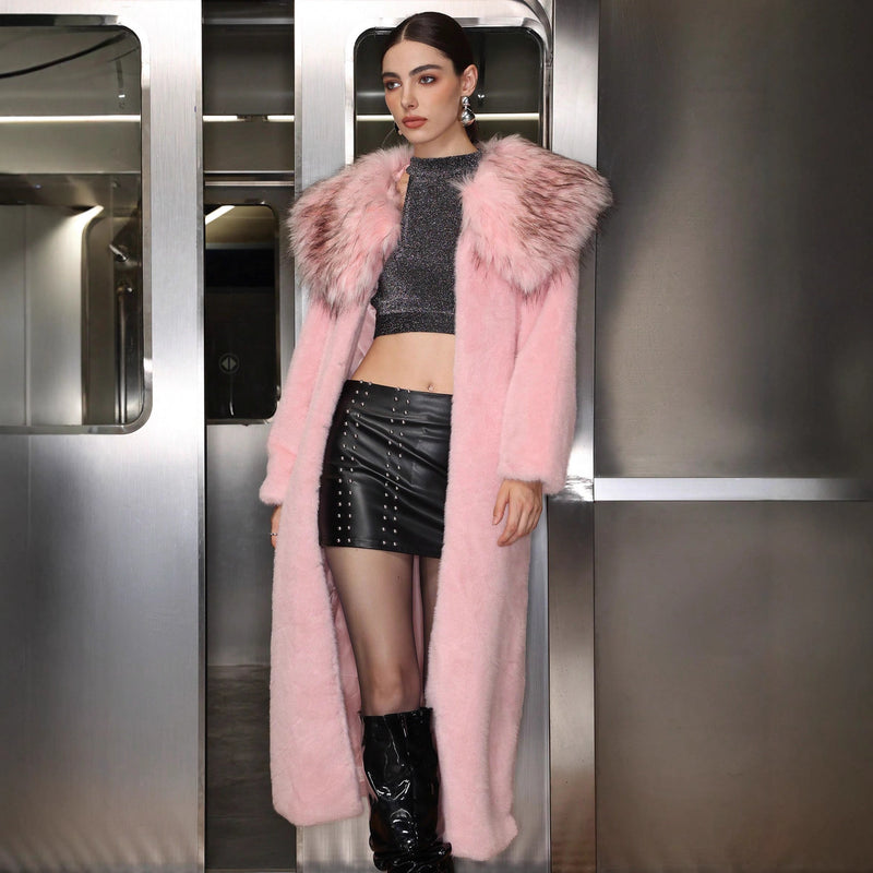Well Tailored Coat with a Graceful Silhouette