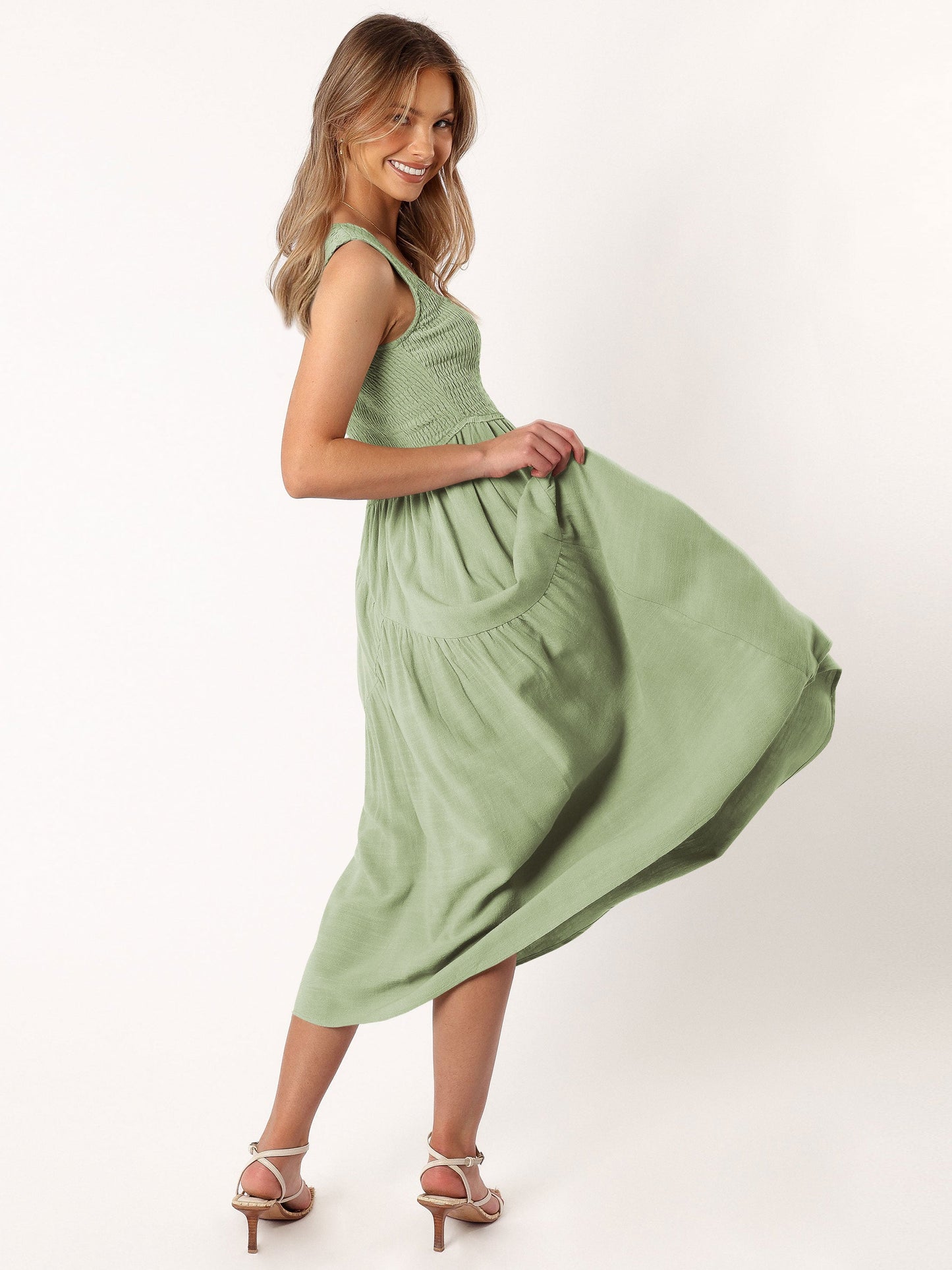 Classic Vintage Dress with a Flattering Fit