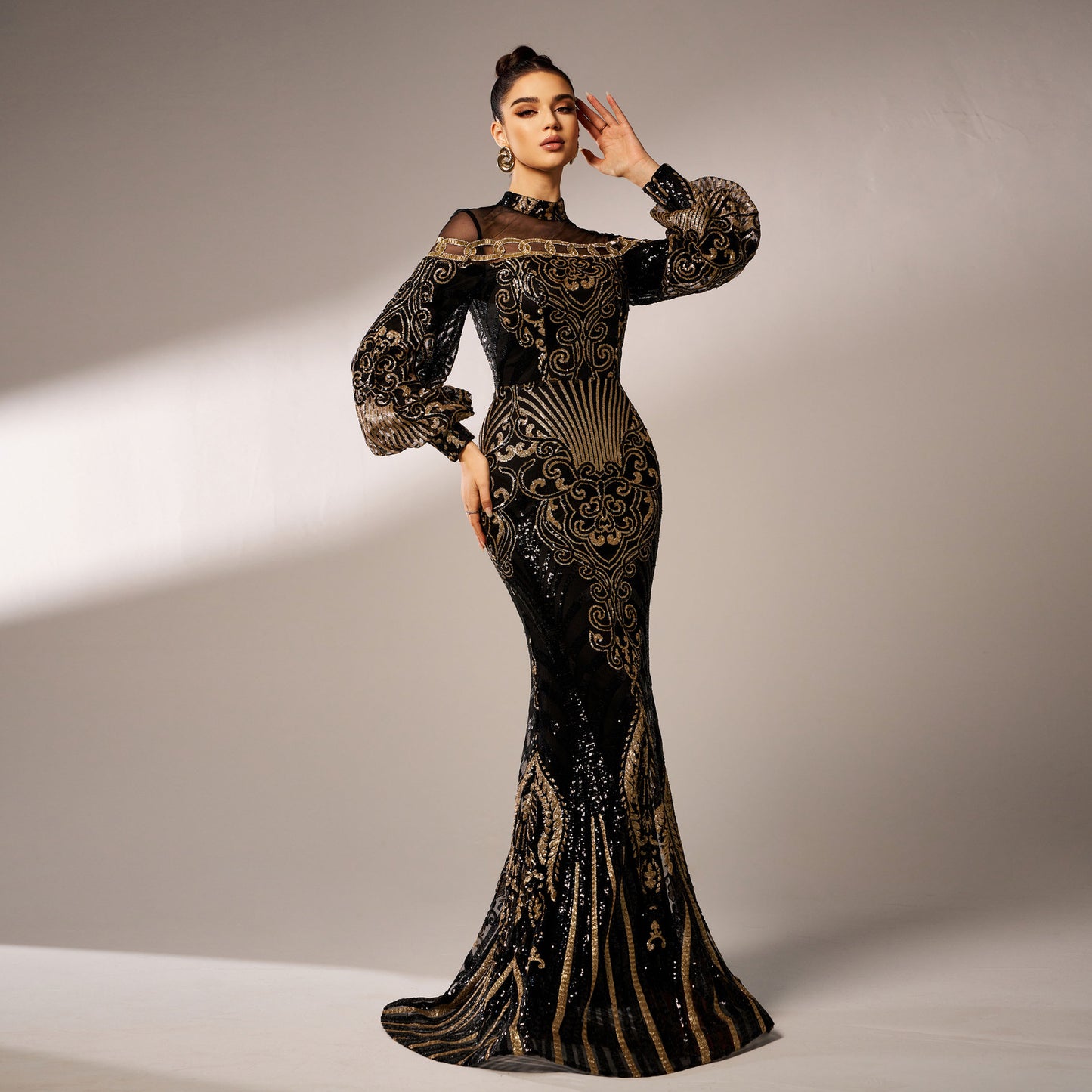 Well Tailored Dress with a Graceful Silhouette