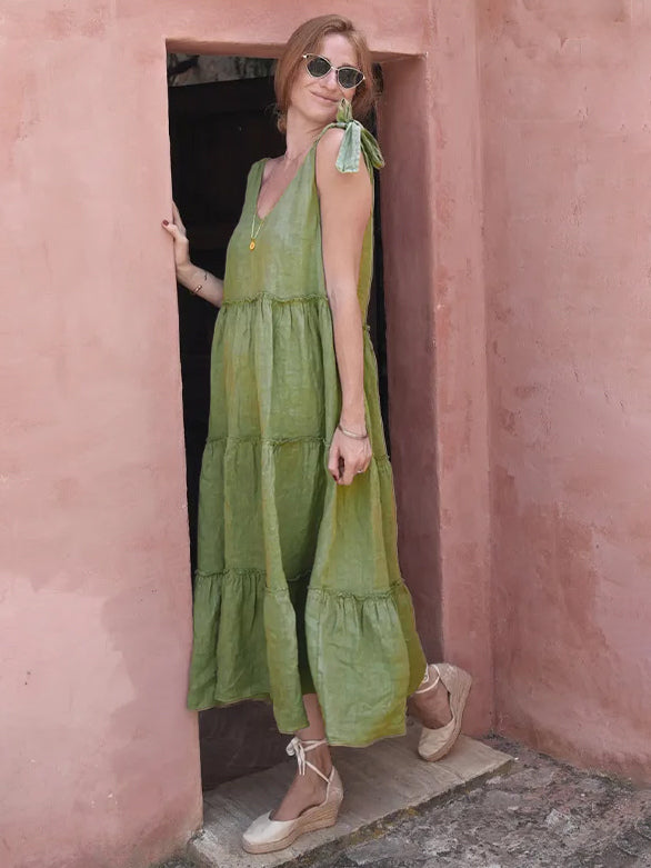 Beautifully Finished Dress in a Timeless Design