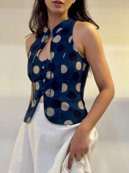 Effortlessly Elegant Top with a Timeless Design