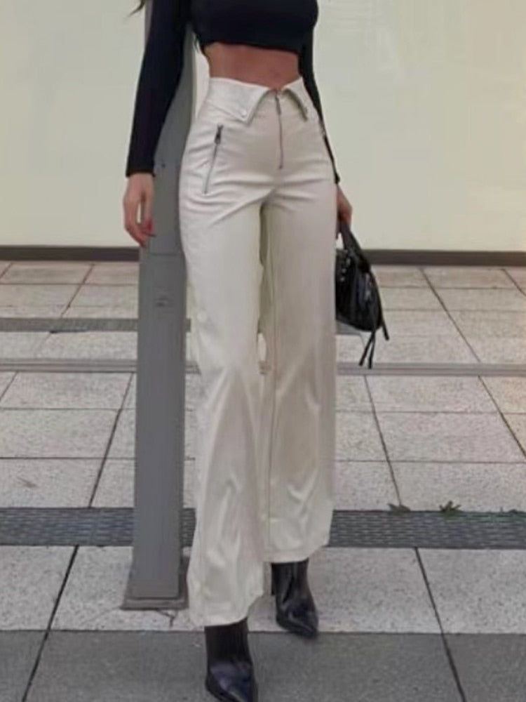 Effortlessly Elegant Pants with a Timeless Design