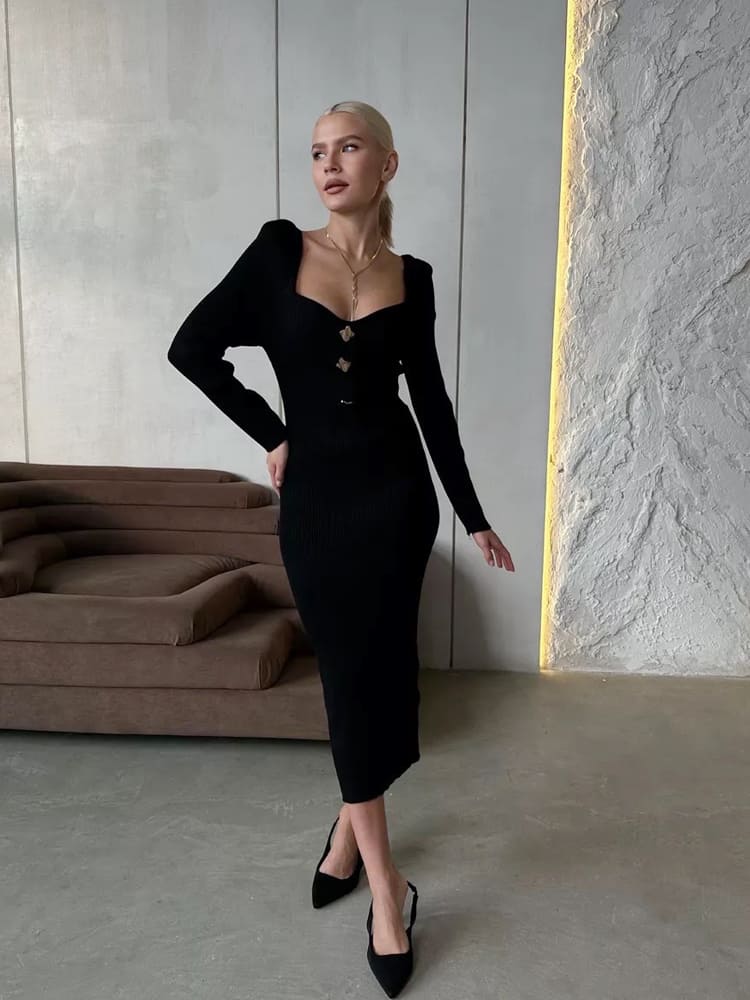 Well Tailored Sweater with a Graceful Silhouette