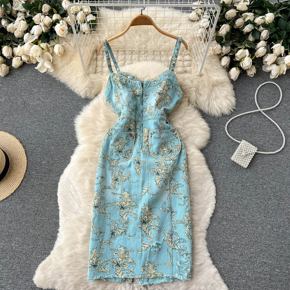 Beautifully Finished Dress in a Timeless Design