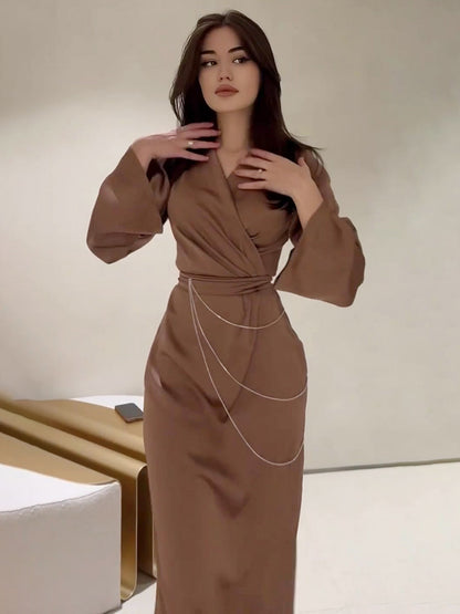 Beautifully Finished Dress in a Timeless Design