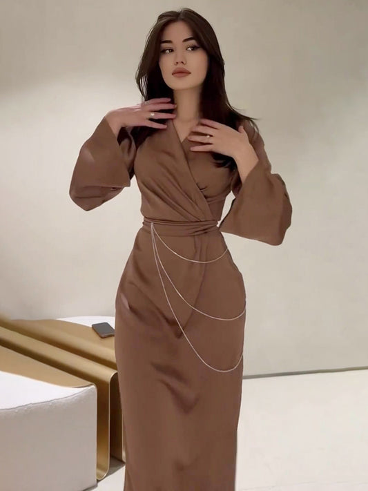 Beautifully Finished Dress in a Timeless Design