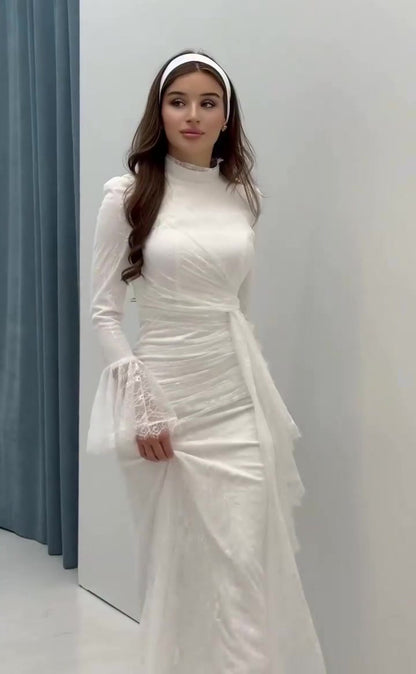 Beautifully Finished Dress in a Timeless Design