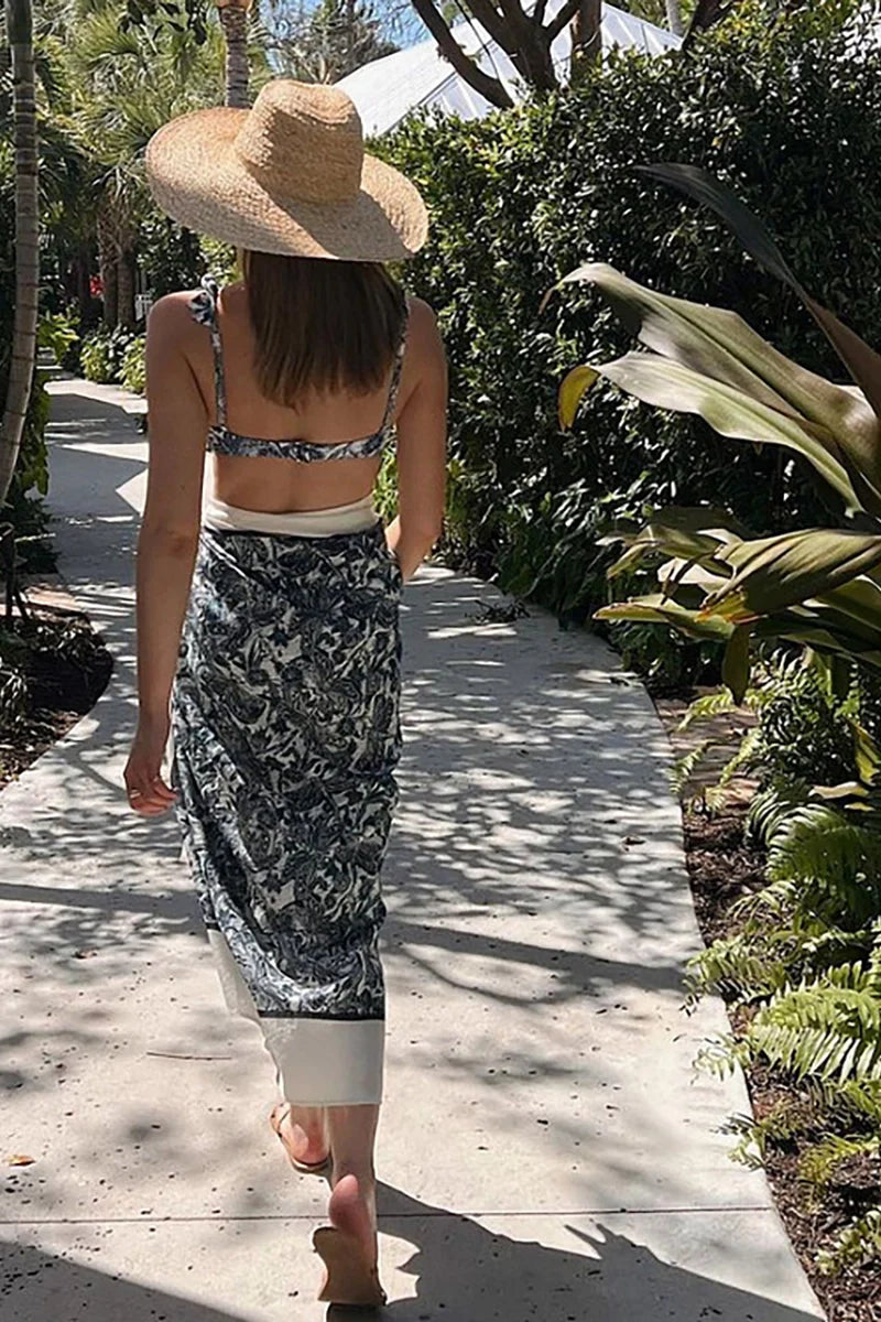 Effortlessly Elegant Garment with a Timeless Design