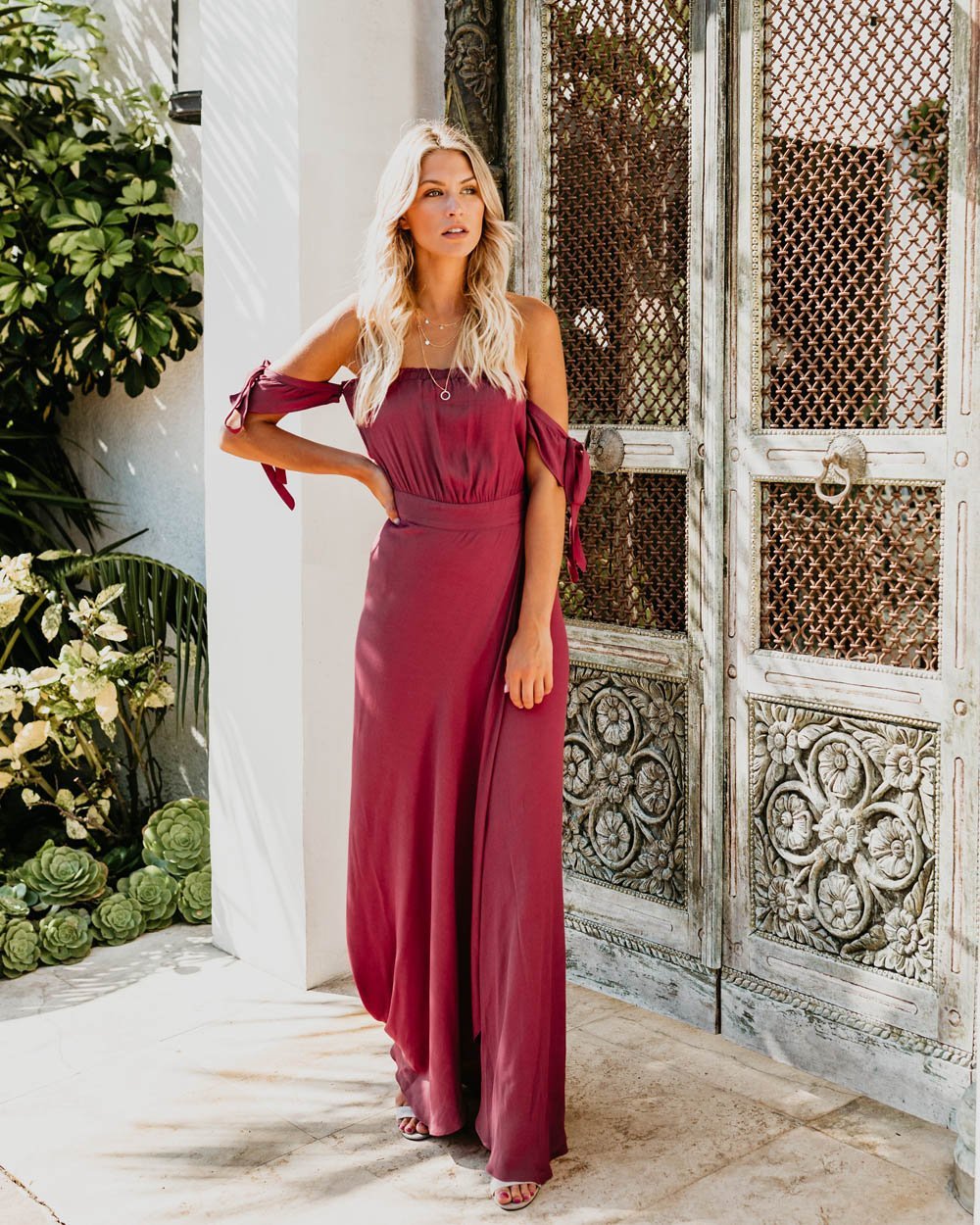 Beautifully Finished Dress in a Timeless Design