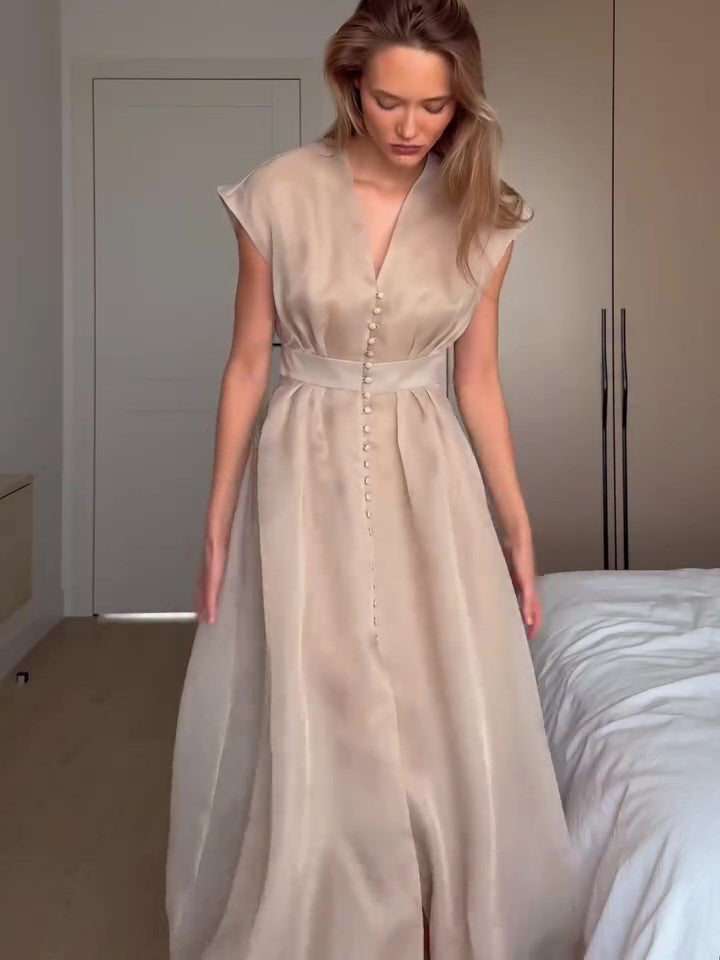 Beautifully Crafted Dress in a Classic Style