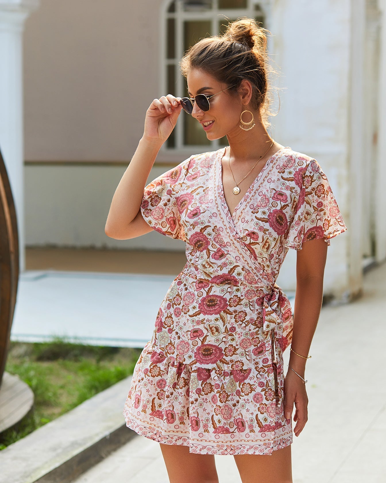 Effortlessly Elegant Dress with a Timeless Design
