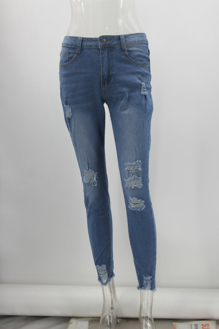 Effortlessly Elegant Pants with a Timeless Design
