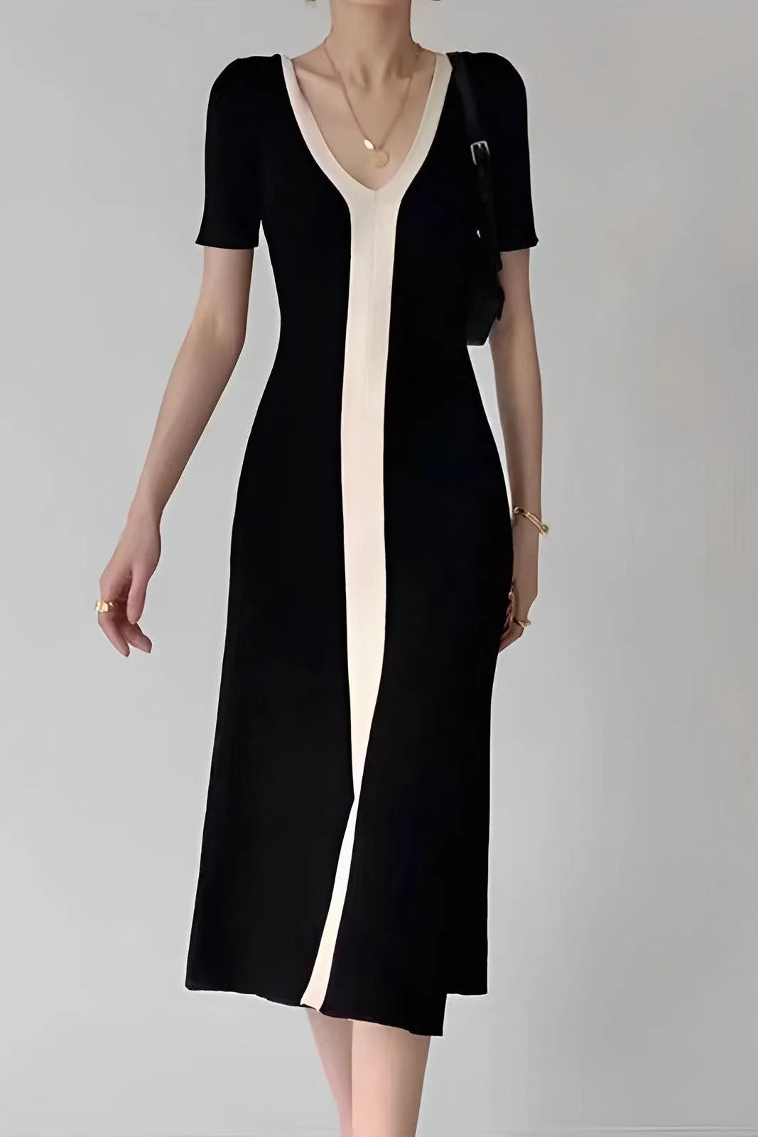 Beautifully Finished Dress in a Timeless Design