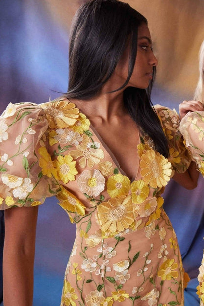 Well Tailored Dress with a Graceful Silhouette