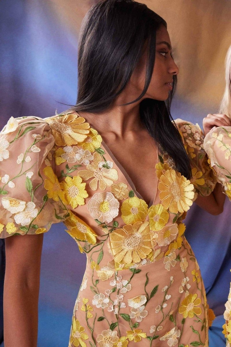 Well Tailored Dress with a Graceful Silhouette