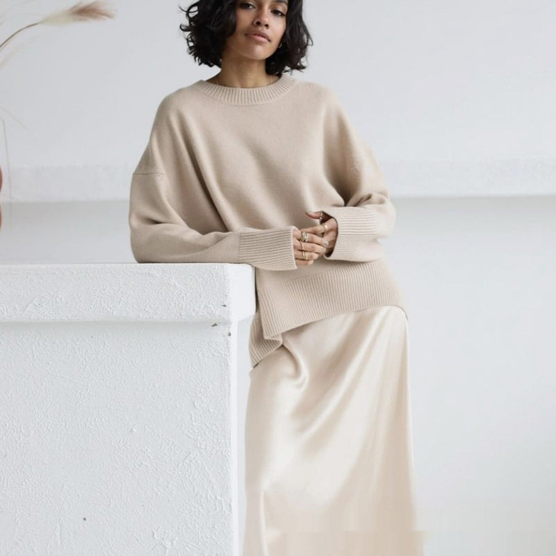 Effortlessly Elegant Sweater with a Timeless Design