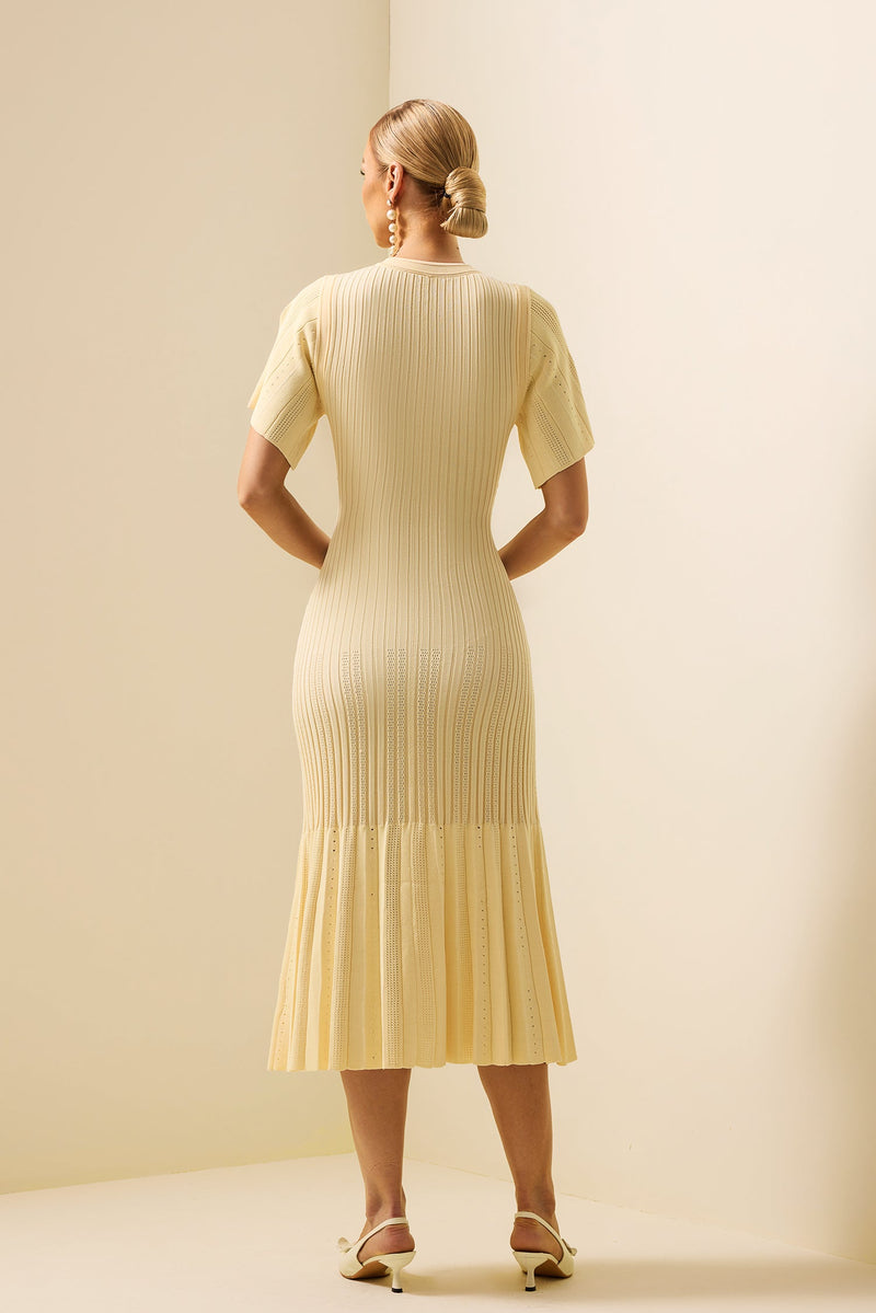 Well Tailored Dress with a Graceful Silhouette