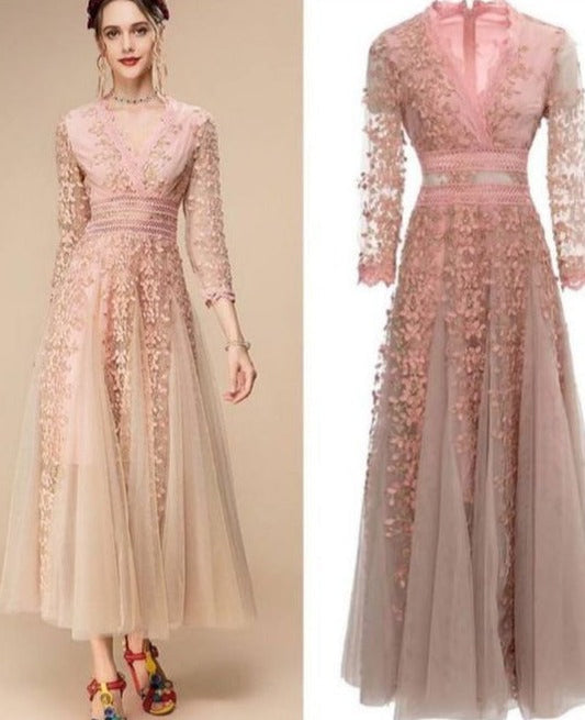 Beautifully Finished Dress in a Timeless Design