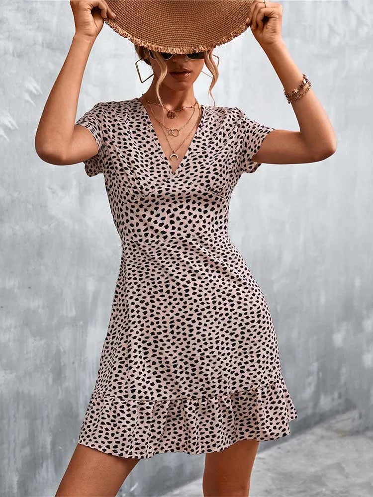 Effortlessly Elegant Dress with a Timeless Design