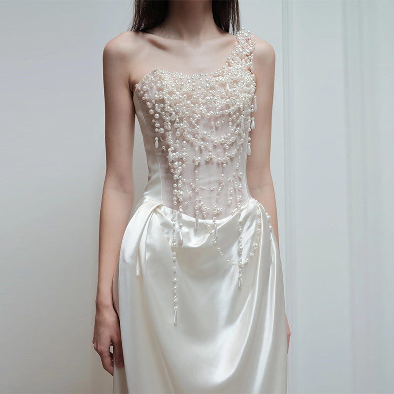 Well Tailored Dress with a Graceful Silhouette