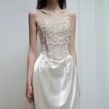 Well Tailored Dress with a Graceful Silhouette