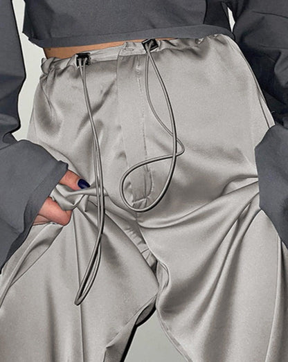 Effortlessly Elegant Pants with a Timeless Design