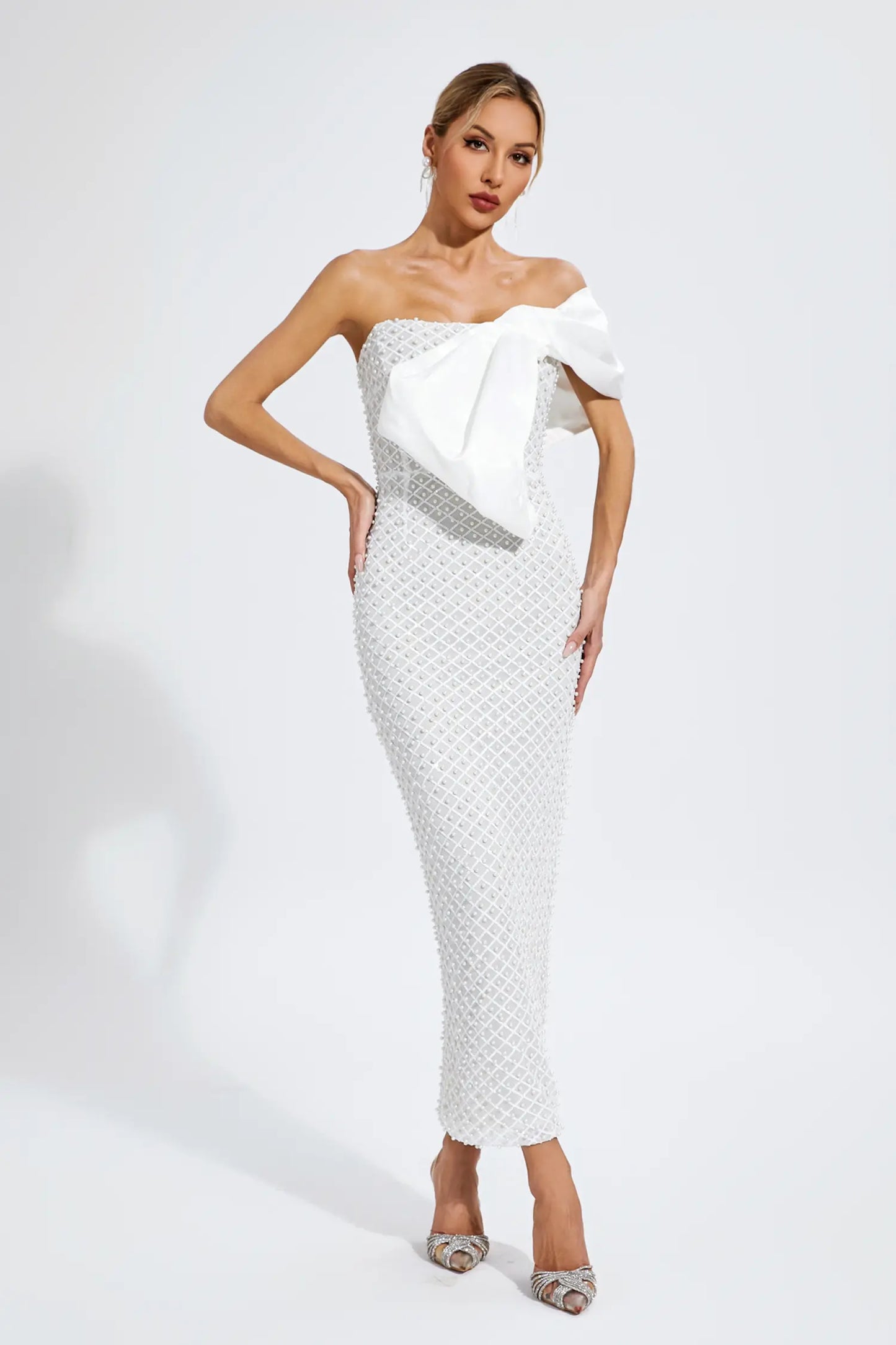 Well Tailored Dress with a Graceful Silhouette